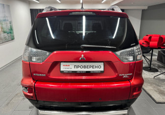Подержанный автомобиль Mitsubishi Outlander 2010 года (5 фото)