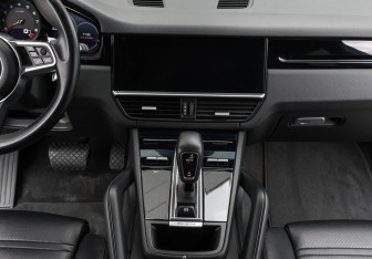 Подержанный автомобиль Porsche Cayenne 2018 года (13 фото)