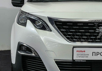 Подержанный автомобиль Peugeot 3008 2018 года (19 фото)