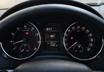 Подержанный автомобиль Skoda Yeti 2014 года (12 фото)