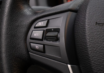 Подержанный автомобиль BMW X3 2012 года (20 фото)