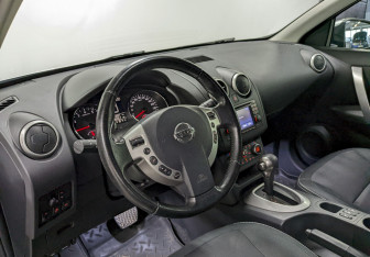 Подержанный автомобиль Nissan Qashqai 2012 года (12 фото)