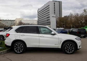 Подержанный автомобиль BMW X5 2014 года (3 фото)