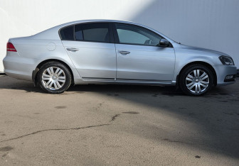 Подержанный автомобиль Volkswagen Passat Sedan 2011 года (4 фото)