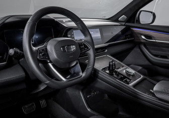 Подержанный автомобиль Geely Monjaro 2025 года (14 фото)