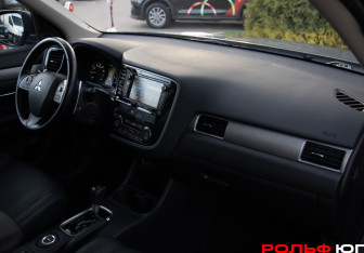 Подержанный автомобиль Mitsubishi Outlander 2012 года (7 фото)