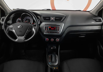 Подержанный автомобиль Kia Rio Hatchback 2016 года (8 фото)