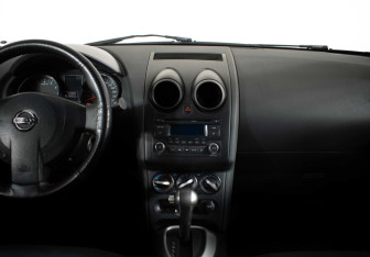 Подержанный автомобиль Nissan Qashqai 2012 года (13 фото)