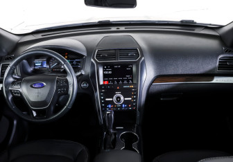 Подержанный автомобиль Ford Explorer 2019 года (12 фото)