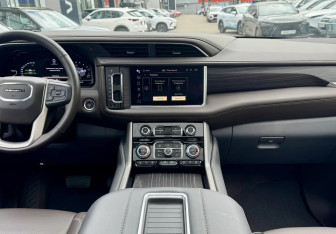 Подержанный автомобиль GMC Yukon 2023 года (9 фото)