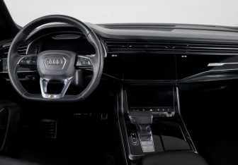 Подержанный автомобиль Audi Q8 2019 года (12 фото)