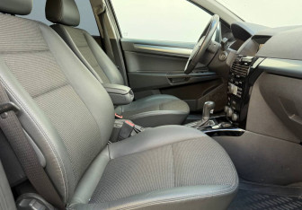 Подержанный автомобиль Opel Astra Wagon 2014 года (10 фото)