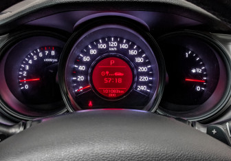 Подержанный автомобиль Kia Ceed Hatchback 2017 года (16 фото)