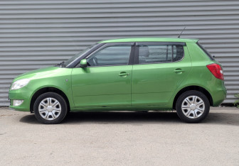 Подержанный автомобиль Skoda Fabia Hatchback 2012 года (8 фото)