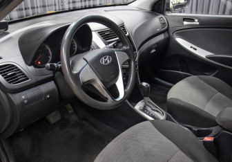 Подержанный автомобиль Hyundai Solaris Sedan 2011 года (14 фото)