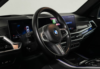 Подержанный автомобиль BMW X5 2023 года (11 фото)