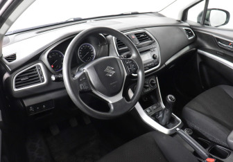 Подержанный автомобиль Suzuki SX4 Hatchback 2017 года (6 фото)