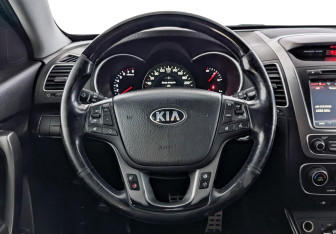 Подержанный автомобиль Kia Sorento 2016 года (22 фото)