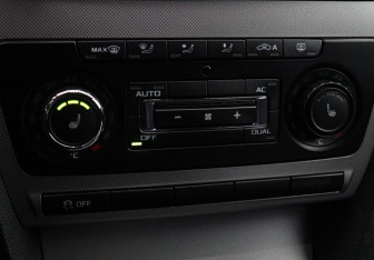 Подержанный автомобиль Skoda Octavia Liftback 2011 года (13 фото)