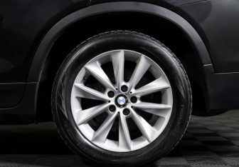 Подержанный автомобиль BMW X3 2017 года (21 фото)