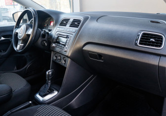 Подержанный автомобиль Volkswagen Polo Sedan 2011 года (9 фото)