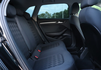 Подержанный автомобиль Audi A3 Hatchback 2015 года (10 фото)