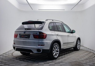 Подержанный автомобиль BMW X5 2010 года (5 фото)