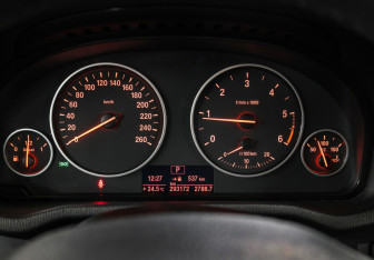 Подержанный автомобиль BMW X3 2012 года (13 фото)