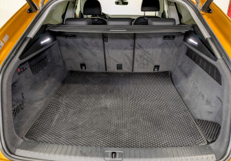 Подержанный автомобиль Audi Q8 2019 года (9 фото)