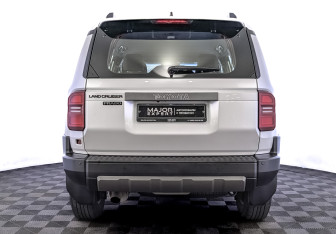 Подержанный автомобиль Toyota Land Cruiser Prado 2024 года (6 фото)