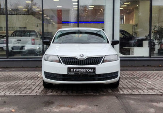 Подержанный автомобиль Skoda Rapid Liftback 2016 года (2 фото)