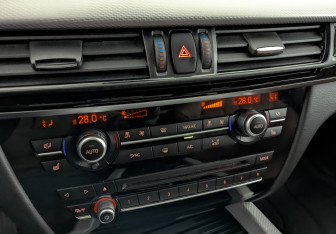 Подержанный автомобиль BMW X5 2017 года (29 фото)