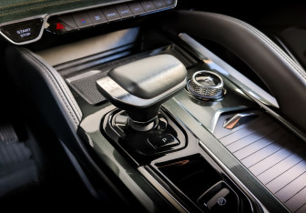 Подержанный автомобиль Geely Monjaro 2024 года (27 фото)