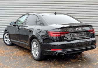 Подержанный автомобиль Audi A4 Sedan 2019 года (7 фото)