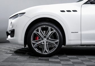 Подержанный автомобиль Maserati Levante 2018 года (15 фото)
