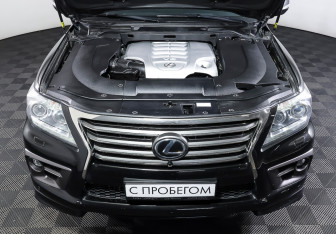 Подержанный автомобиль Lexus LX 2014 года (9 фото)