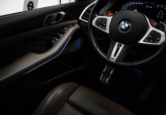 Подержанный автомобиль BMW X5 M 2022 года (15 фото)