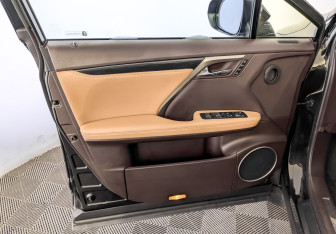 Подержанный автомобиль Lexus RX 2019 года (19 фото)