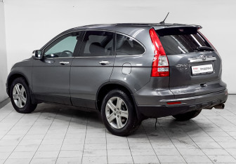 Подержанный автомобиль Honda CR-V 2011 года (6 фото)