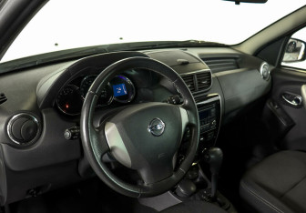 Подержанный автомобиль Nissan Terrano 2016 года (6 фото)