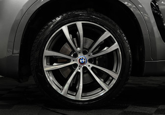 Подержанный автомобиль BMW X6 2017 года (7 фото)