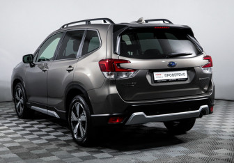 Подержанный автомобиль Subaru Forester Suv 2020 года (7 фото)