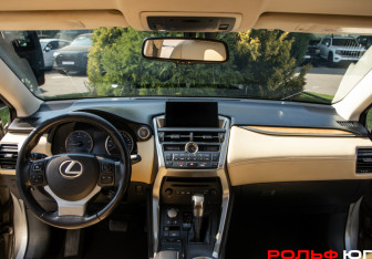 Подержанный автомобиль Lexus NX 2015 года (10 фото)
