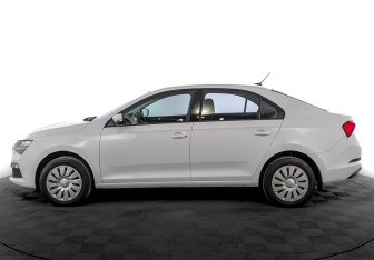 Подержанный автомобиль Skoda Rapid Liftback 2021 года (8 фото)