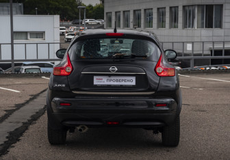 Подержанный автомобиль Nissan Juke 2014 года (6 фото)