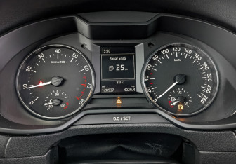 Подержанный автомобиль Skoda Octavia Liftback 2015 года (13 фото)