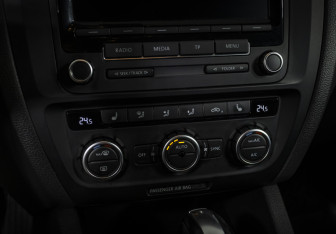 Подержанный автомобиль Volkswagen Jetta Sedan 2012 года (14 фото)