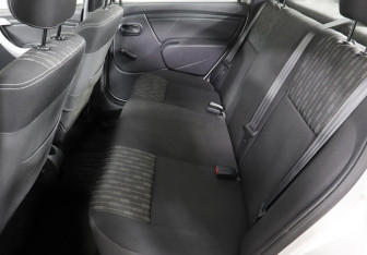 Подержанный автомобиль Renault Logan Sedan 2012 года (9 фото)