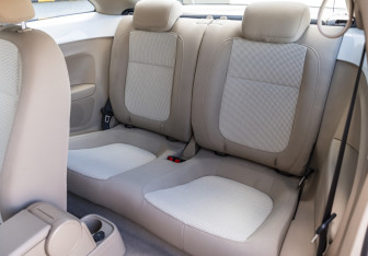 Подержанный автомобиль Volkswagen Beetle Hatchback 2014 года (14 фото)