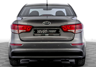 Подержанный автомобиль Kia Rio Sedan 2016 года (6 фото)